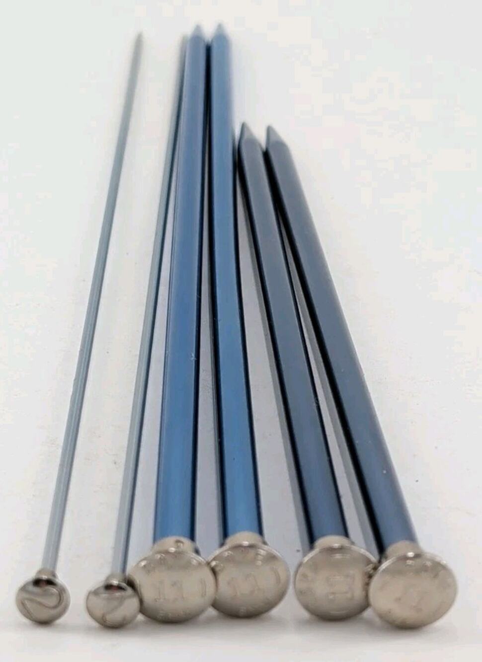 6 Aluminum Knitting Needles Lot - Boye Blue Sz 11 (10" & 14") & Unbranded Sz 2